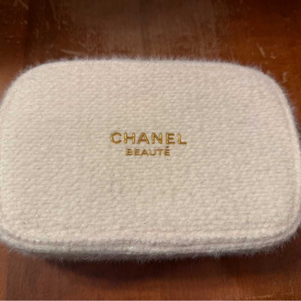 Chanel Beauté Soft White Pouch/Cosmetic Bag